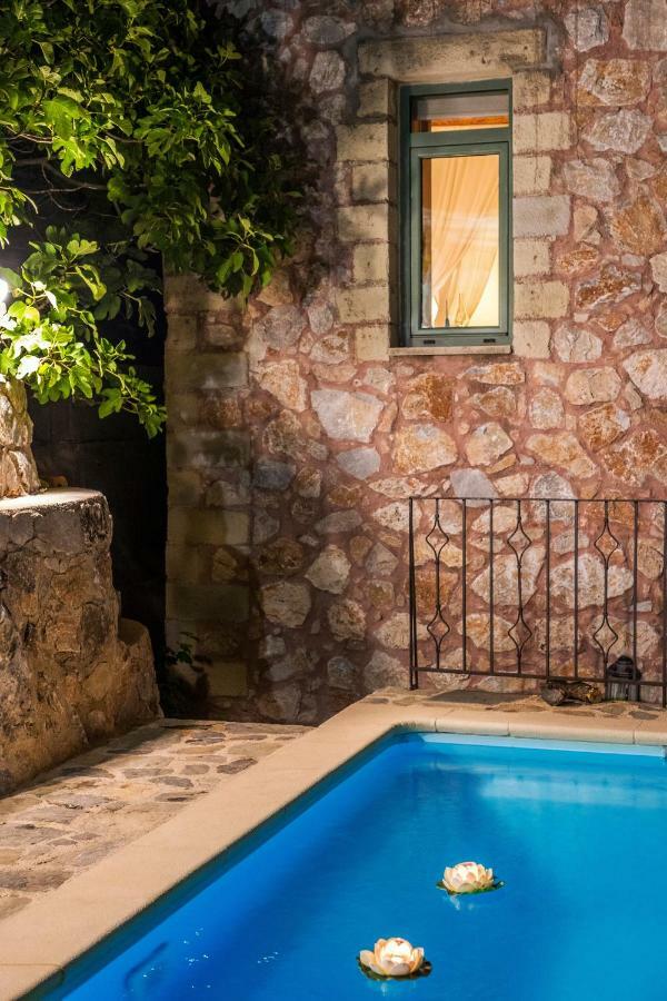 Stone Built Villa Galatia, Poolside & Perfect View Karés 外观 照片